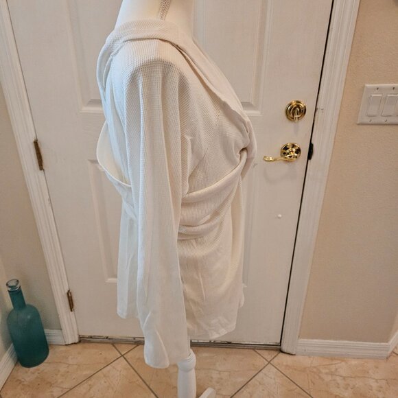 What is it? I don't know. Shirt, Sweater, Wrap-around thingie. - Picture 3 of 5